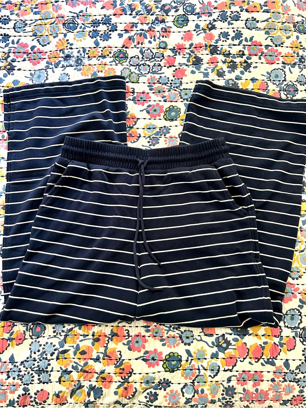 Lou & Grey cozy cotton knit Navy & White Striped Wide Leg Pants Sz M - Picture 7 of 10